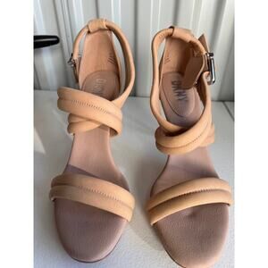 DKNY New Tan Cross Heels 8.5